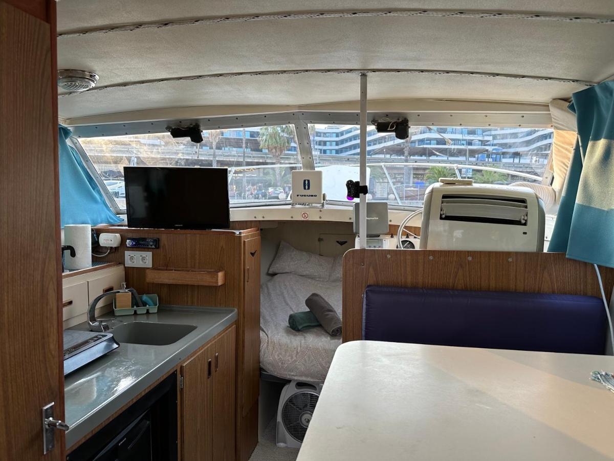 !!Boat With Ac In Port Forum 2 Bikes Included!! Hotel ซานต์อาเตรียเดเบซอซ ภายนอก รูปภาพ